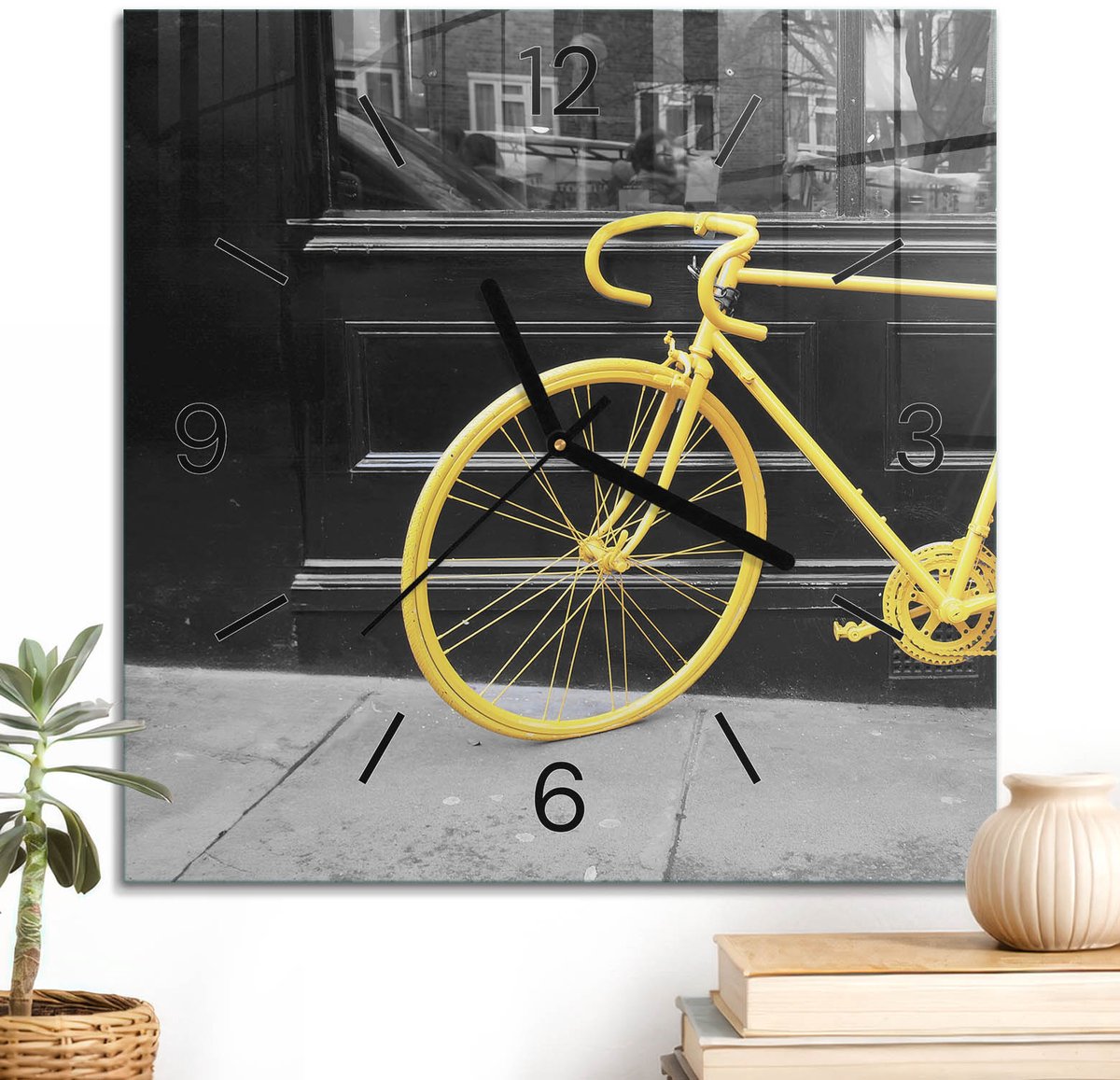 ArtPrintCave Geel Glazen Klok - 30x30 cm - Wandklok Vierkant - Stadsfiets Stille Wandklok - Andere Voertuigen Wandklok Keuken - Zwarte Klokwijzers