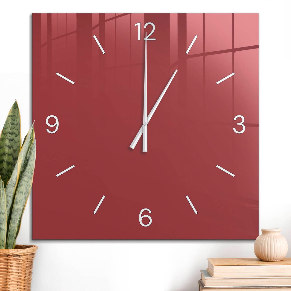 ArtPrintCave Bordeaux Glazen Klok - 60x60 cm - Wandklok Vierkant - Bordeauxrode Kleur Stille Wandklok - Abstractie Wandklok Keuken - Witte Klokwijzers