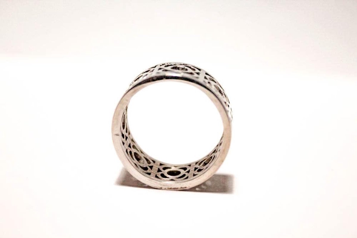 Ring van staal, design Barcelona, modesieraad in panot-stijl, bloem, bohemian, chirurgisch staal, 18, staal, niet van toepassing.