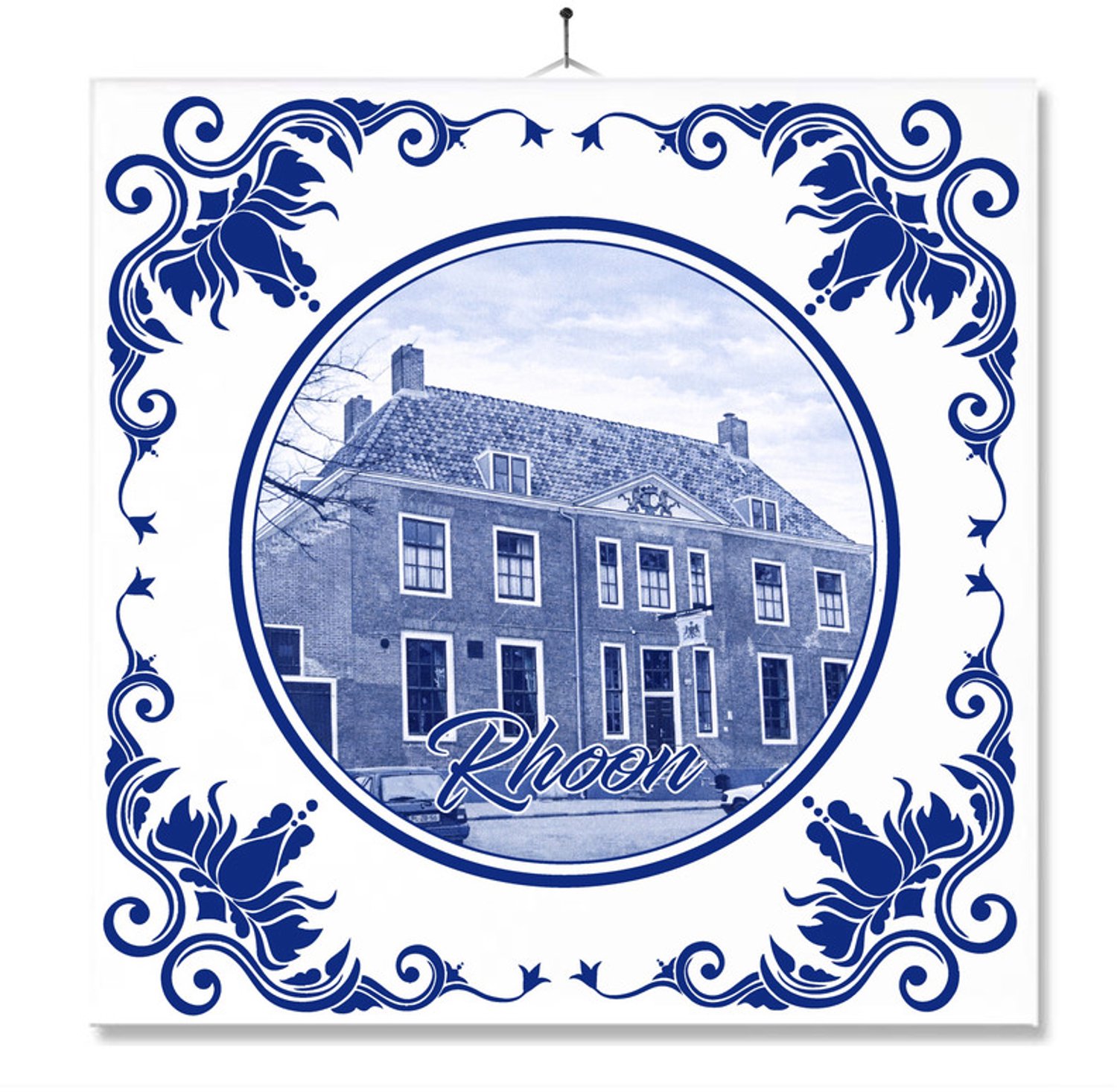 MC Living Tegel Met Opdruk | Rhoon | Delft Blauw | Cadeau | Inclusief Geschenkdoos | Standaard | Ophangsysteem Ontwerp 1
