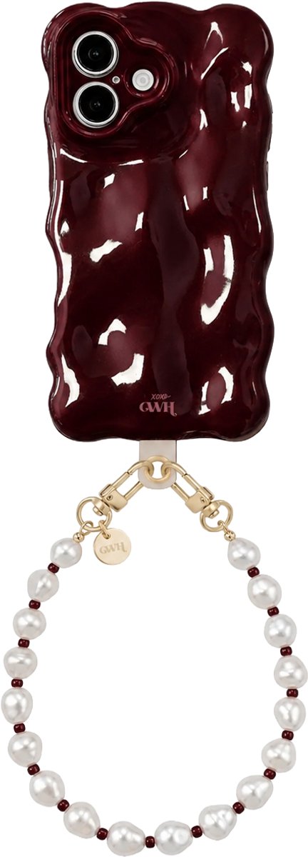 xoxo Wildhearts Bubbly case Burgundy - Burgundy Pearl (kort koord) - geschikt voor iPhone 16 - Hoesje met telefoonkoord - golvend hoesje met kralenketting - Telefoonhoesje met afneembaar koord - schokbestendig - Bordeaux rood / Burgundy
