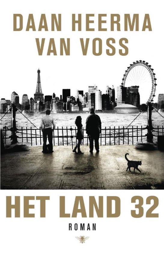 Boekcover: Daan Heermans van Voss, Het Land 32. Drie mensen en een kat kijken uit over een stadsgezicht met de Eiffeltoren en de London Eye.