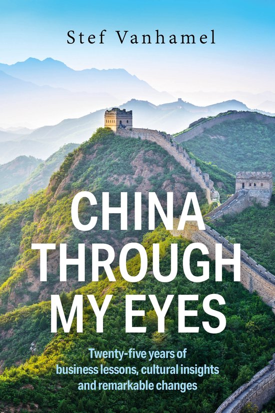 Couverture du livre 'China Through My Eyes' par Stef Vanhamel, illustrée par la Grande Muraille dans les montagnes.