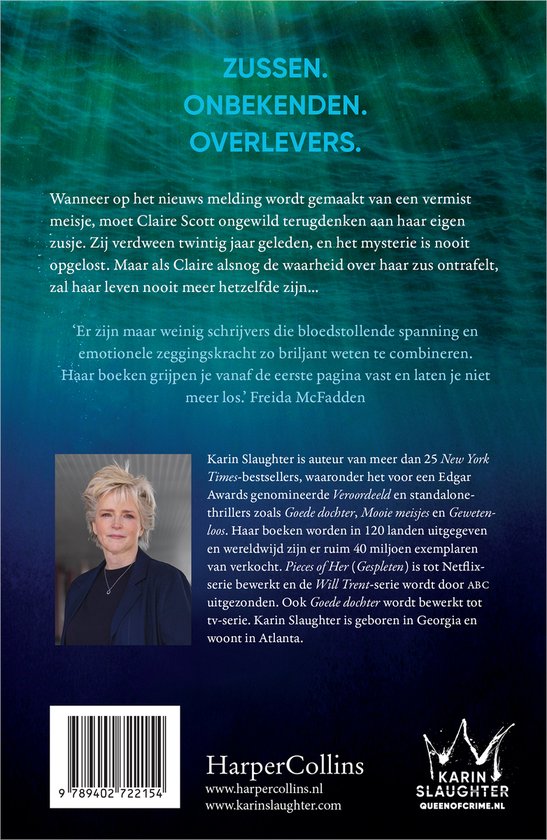 Een vrouw met kort blond haar, die een donkerblauw jasje draagt, kijkt met een neutrale uitdrukking naar de camera. Tekst op de achtergrond beschrijft de plot van het boek "Mooie meisjes".