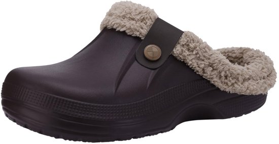 Donkerbruine klomp met ronde neus, beige bontvoering en bruine knoopdetails.