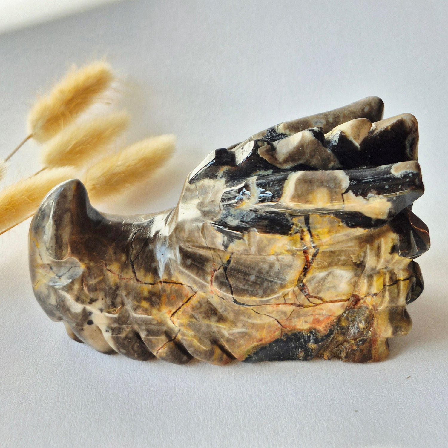 Moonlight Gemstones Edelsteen UV-Reactieve Volcano Agate Dragon Skull – 573 g | Mystieke Energie & Spirituele Bescherming Meerkleurig