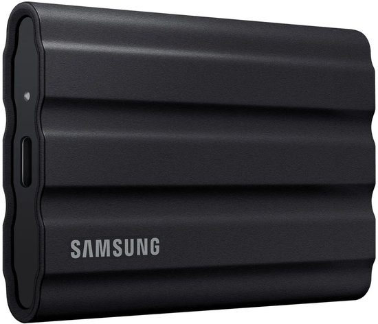 Zwarte Samsung externe SSD met geribbelde textuur, USB-C poort en statuslampje aan de zijkant.
