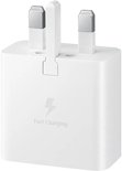 Witte Samsung 15W snellader met Britse stekker en bliksemicoon.