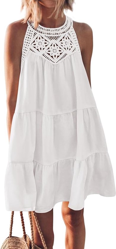 Witte casual zomerjurk met een nauwsluitend gehaakt halsontwerp en een gelaagde rok.