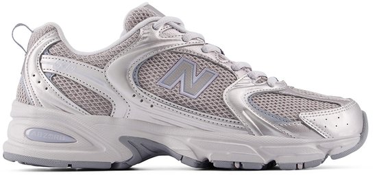 New Balance 530 unisex sneaker in metallic zilver en grijs met ABZORB-demping en iconisch N-logo.