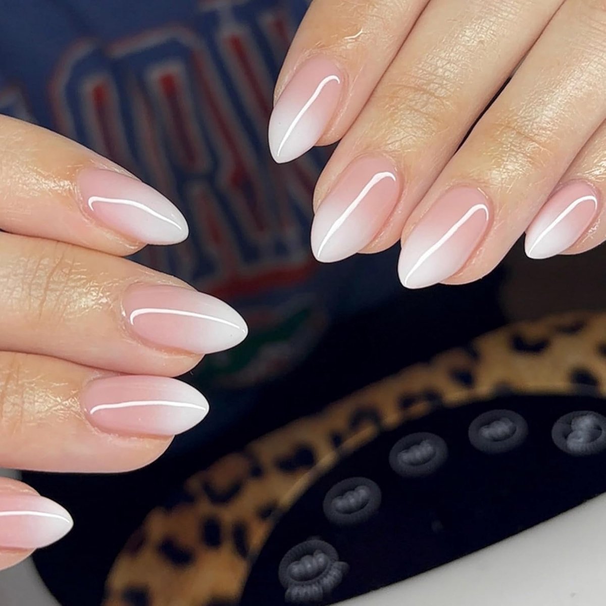 30 stuks Press on Nails Amandel Medium, Roze Wit Gradient Nagels om op te plakken, Natuurlijke Franse Kunstnagels om op te plakken, Herbruikbare Acryl Kunstnagels voor Vrouwen en Meisjes