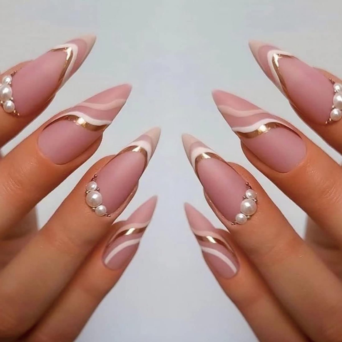 24 stks Franse Ovale Valse Nagels Ballerina Druk op Nagels Parel Nagels met Witte Trim Volledige Cover Fake Nagels voor Vrouwen en Meisjes (B)
