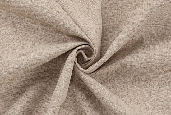 Close-up van taupe geweven gordijnstof met een subtiele textuur.