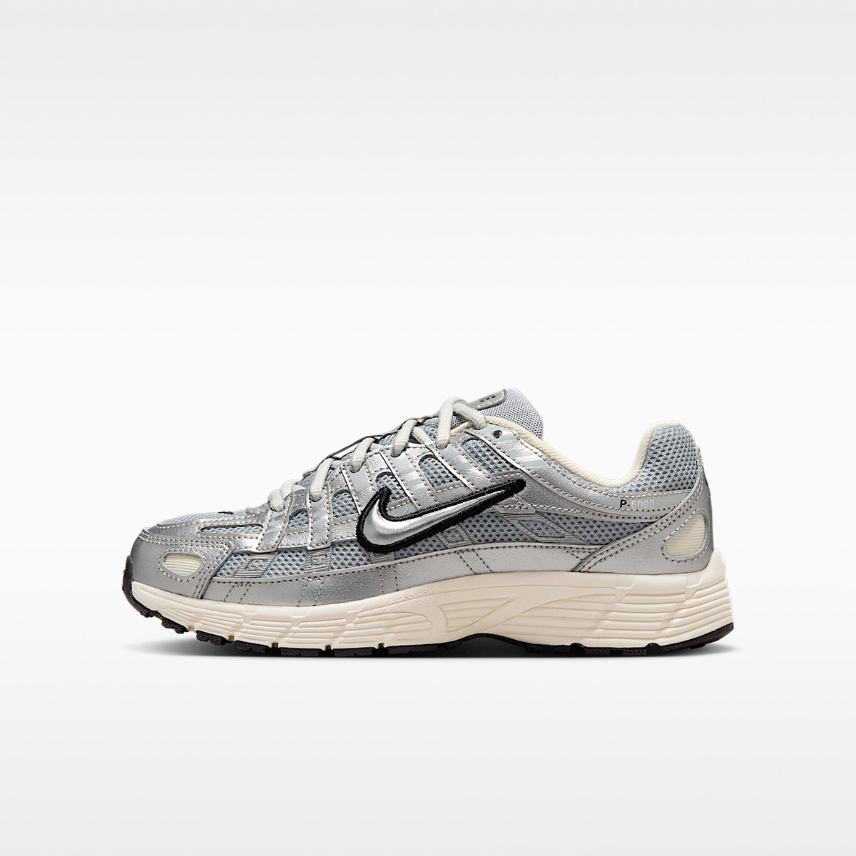 Nike P-6000 GS – Metallic -Pale Ivory P-6000 Lifestyle Kinder Sneakers voor Jongens en Meisjes Zilver