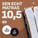 Close-up van 10,5 cm dik comfortschuim matras in zwart metalen frame.