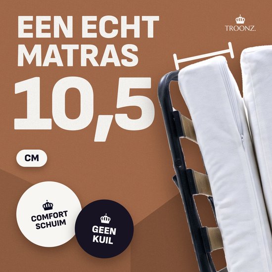 Close-up van 10,5 cm dik comfortschuim matras in zwart metalen frame.