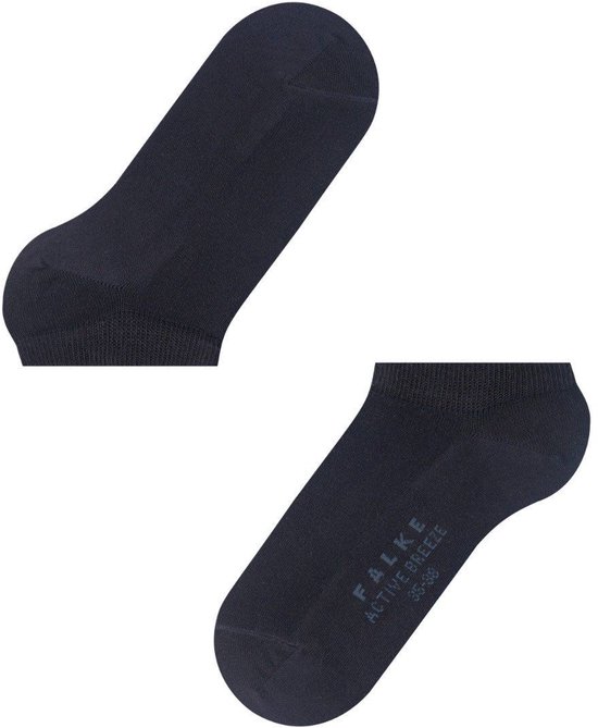 Donkerblauwe Falke Active Breeze sneakersokken met merknaam en maat op de zool.