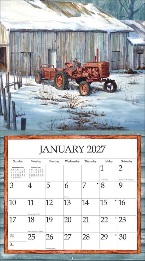 Een roestige rode tractor met kar staat in de sneeuw voor een oude houten schuur. Januari 2027 kalender.