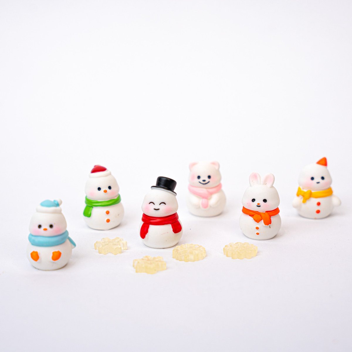 Frosty Friends - Decoratieve miniatuur figuren - Kerst sneeuwpoppen - 10 stuks - ↑ 1-3 cm