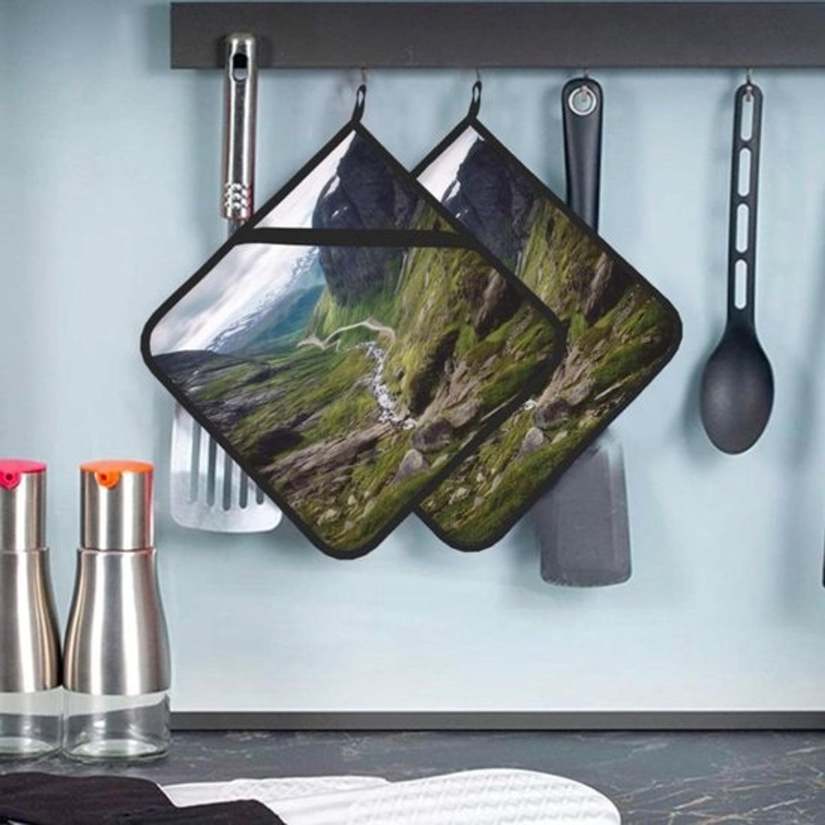 Pannenlappen met zak - Ovenwanten Onderzetter - Keukenbescherming - Hittebestendig Polyester - 20 x 20.5 cm - Zwart