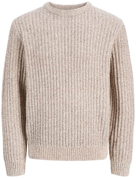 Beige gebreide trui met ronde hals en geribbelde textuur.