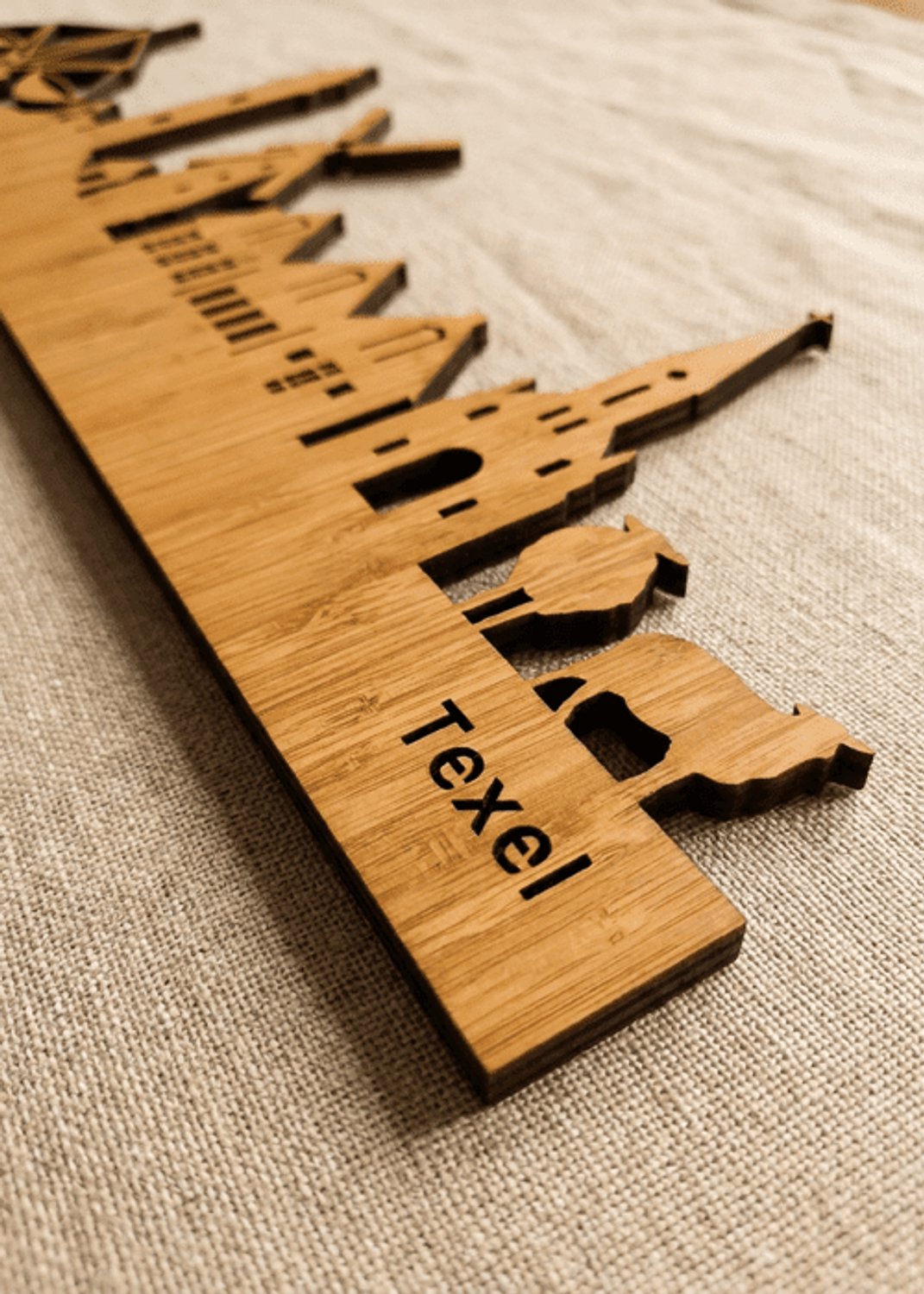 Houten Skyline Texel | Wanddecoratie voor aan de muur | Bamboe | 70 x 14 cm
