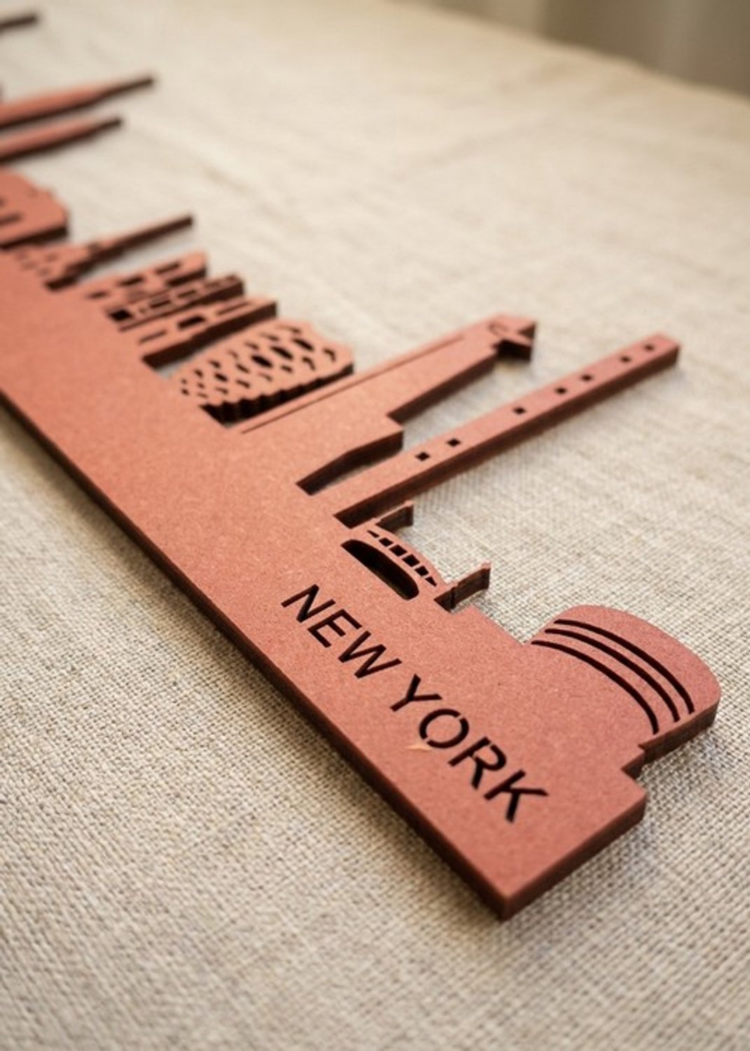 Houten Skyline New York | Wanddecoratie voor aan de muur | Rood MDF | 70 x 14 cm