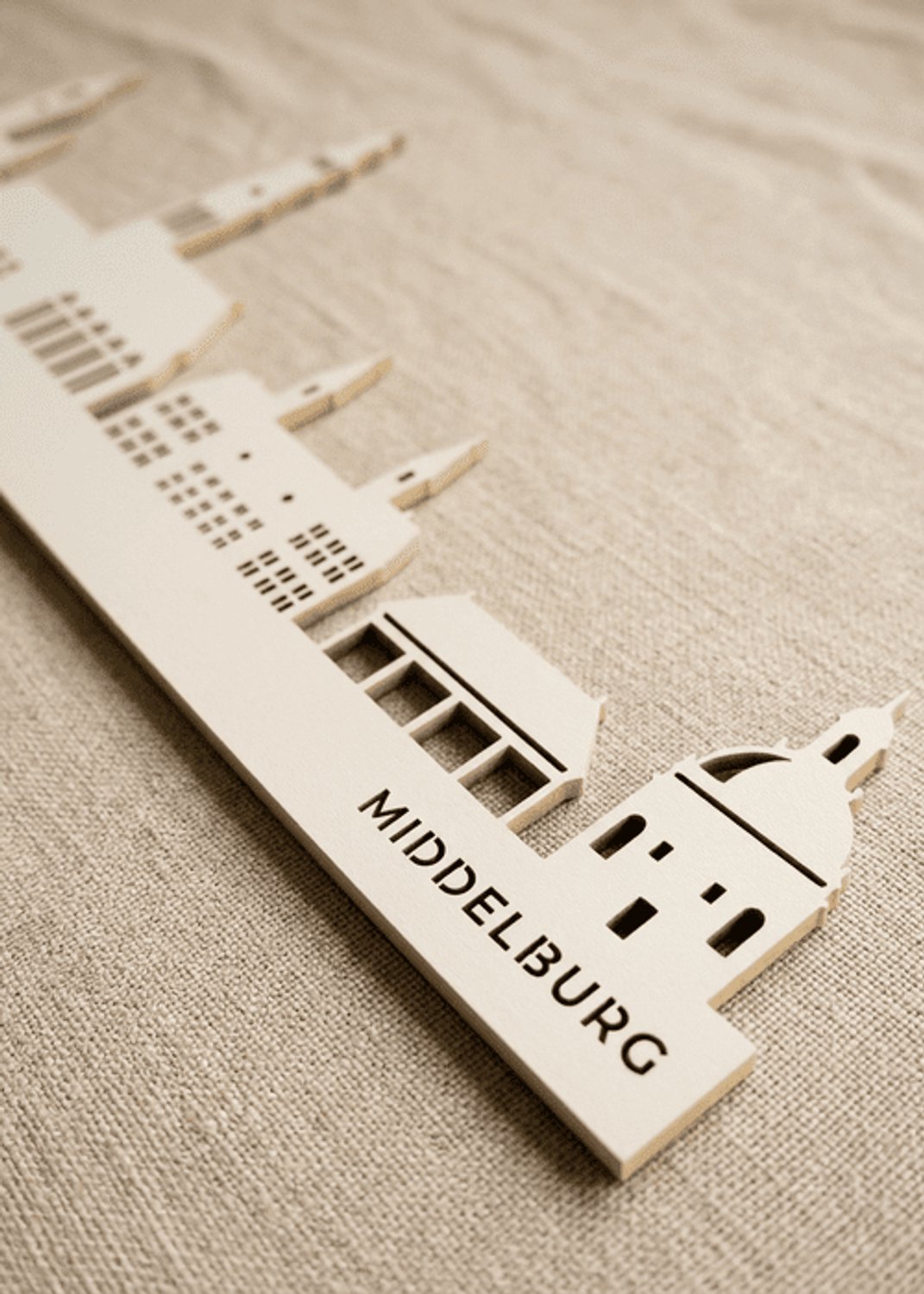 Houten Skyline Middelburg | Wanddecoratie voor aan de muur | Wit MDF | 70 x 13 cm