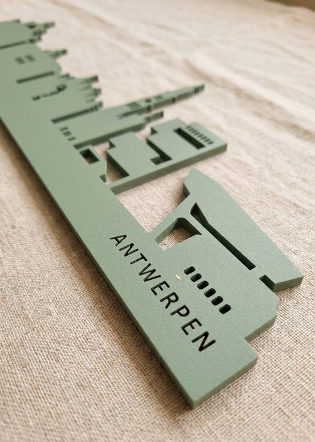 Houten Skyline Antwerpen | Wanddecoratie voor aan de muur | Groen MDF | 70 x 14 cm