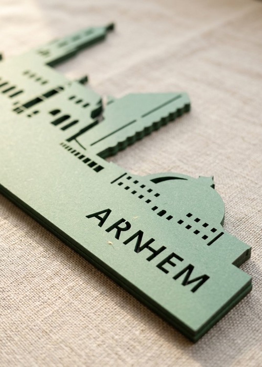Houten Skyline Arnhem | Wanddecoratie voor aan de muur | Groen MDF | 100 x 17 cm