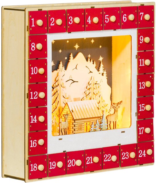Vierkante houten adventskalender met 24 rode genummerde lades rondom een verlicht winters tafereel.