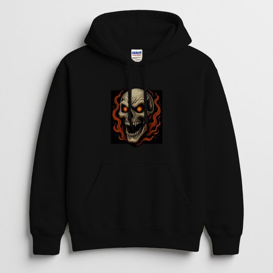 Zwarte hoodie met een print van een schedel met gloeiende oranje ogen omringd door vlammen.