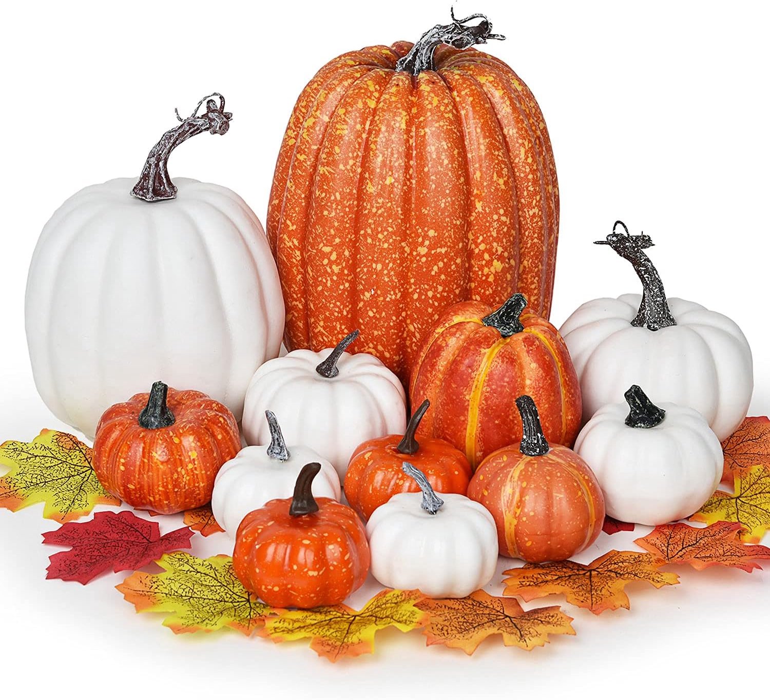 Kunstmatige pompoenen set oogstdecoratie, 12 stuks verschillende maten oranje en witte pompoenen met 50 stuks esdoornbladeren voor Halloween Thanksgiving herfst feestelijke feestartikelen