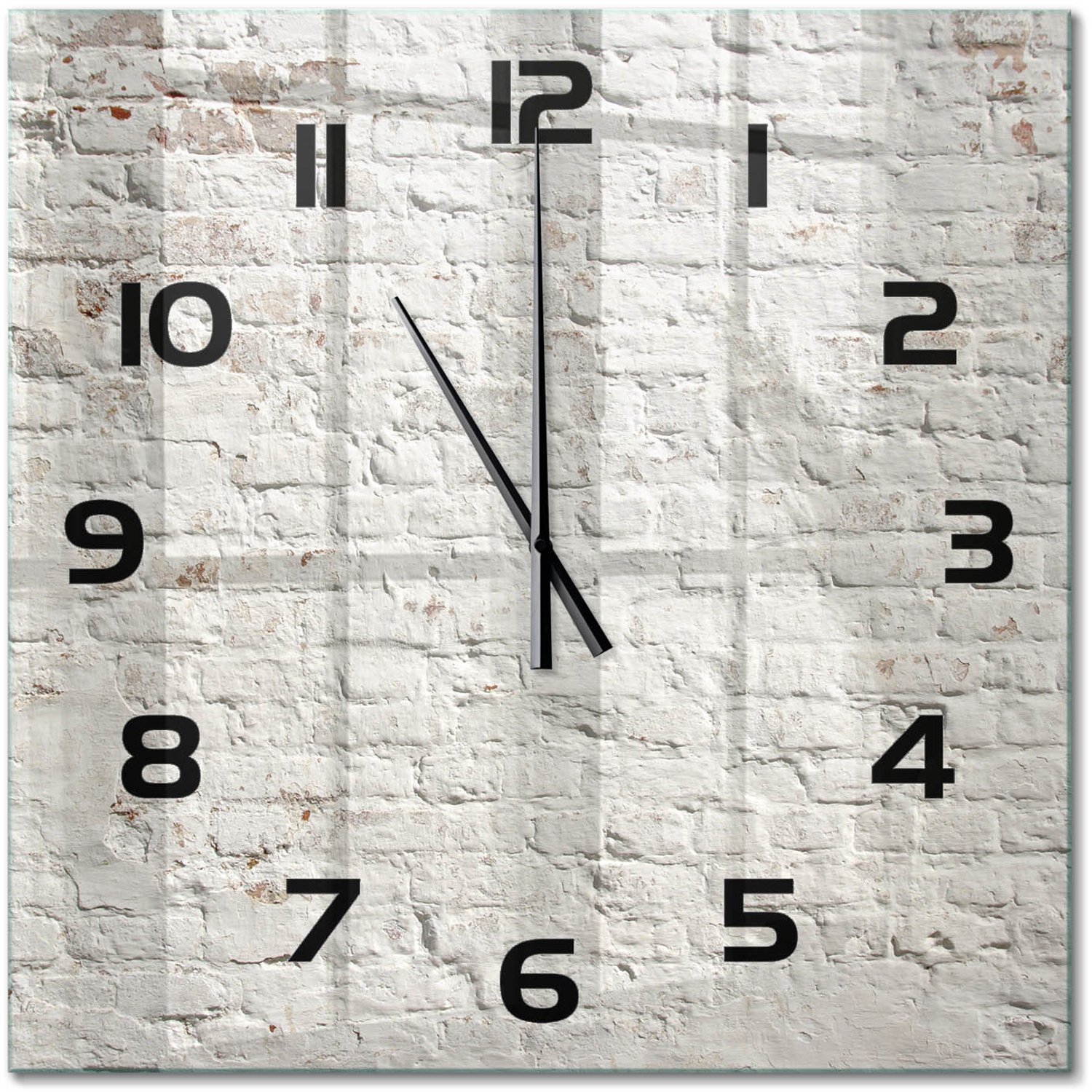 TULUP Wandklok - Bakstenen muur Gekleurde Glazen Klok - 60x60 cm - Wit Glazen Klok Met Print - Zwarte handen - Vierkante Klok - Moderne Wandklok Glas - Wandklok Glas Decoratie