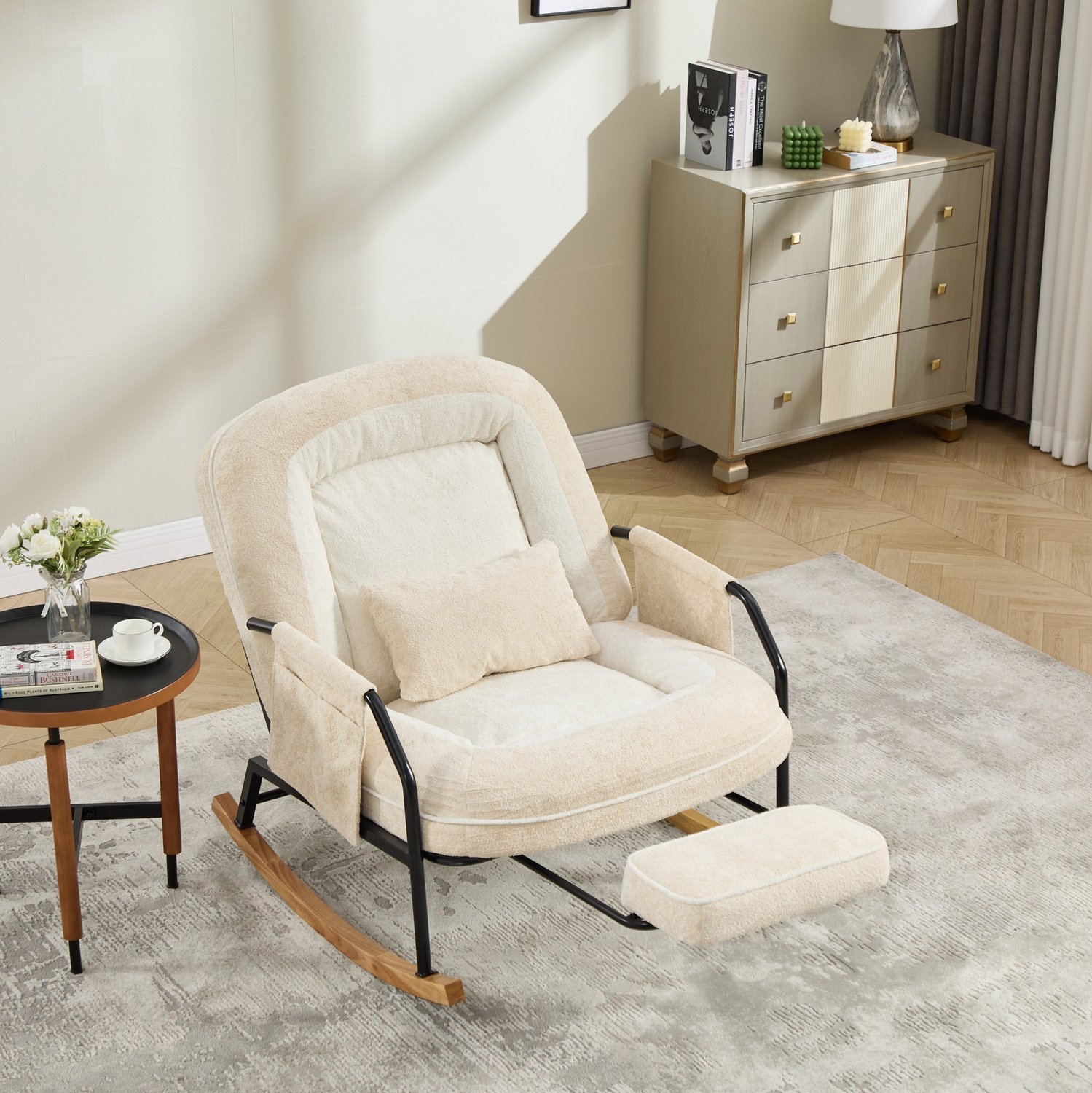 HAUSS SPOLE Schommelstoel - Verstelbare Rugleuning en Uitschuifbare Voetensteun - Voor Woonkamer en Balkon - Kunstbont en Metaal - Beige