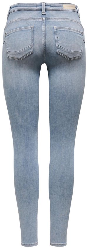 Achterkant van een lichtblauwe ONLY skinny push-up jeans, zonder model.
