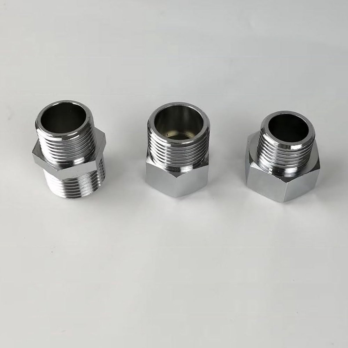 Toilet Vulventiel Pijp Adapter voor Bidet, Chroom Messing Aansluitstuk G1/2" naar 7/8", Waterbesparend en Duurzaam Sanitair Accessoire voor Badkamer
