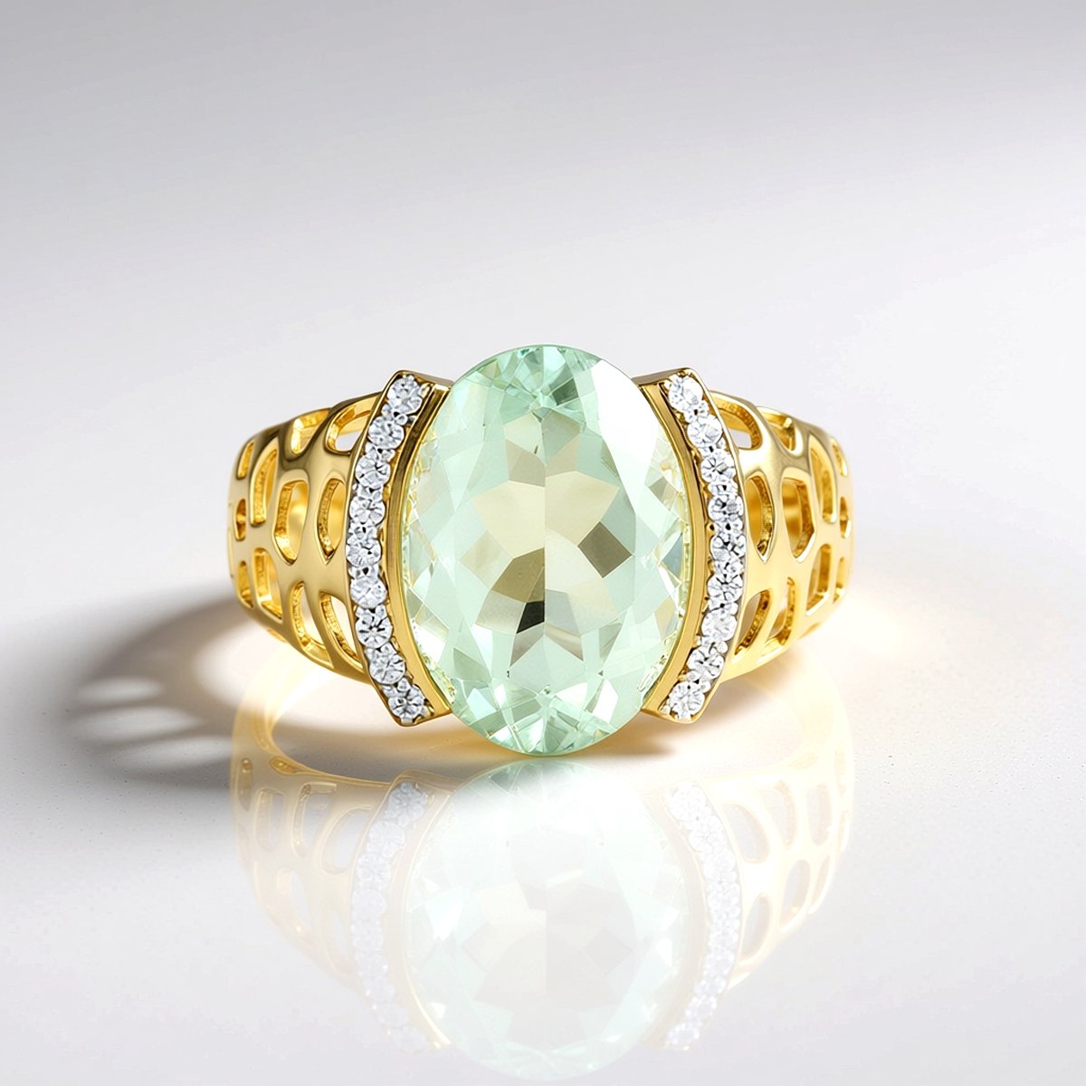 Cavill - Vergulde 925 Sterling Zilveren Ring - Ovale Groene Amethist 5,85 ct - 18 Zirkonia - Modern Open Raster - Elegante Middelbreedte