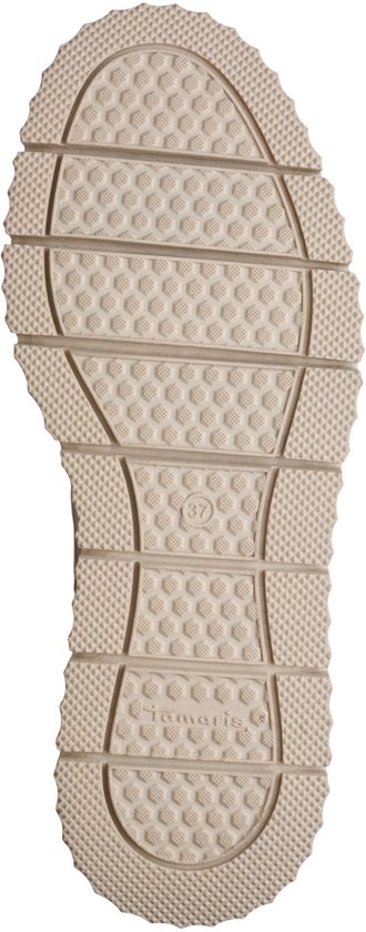 De rubberen zool van een beige Tamaris veterboot met een honingraatprofiel.