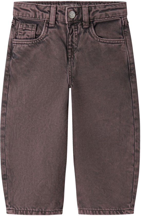 Voorkant van bruine jeans in barrel fit met knoopsluiting en riemlussen.