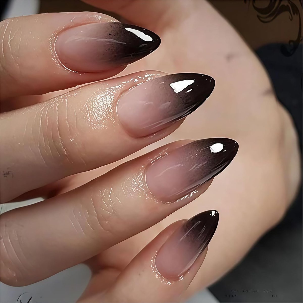 SnelShoppen - Zwarte Ombre Kunstnagels, Korte Amandelvormige Franse Valse Nagels, Gothic Adhesive Nails voor Halloween Manicure, Volledige Bedekking,