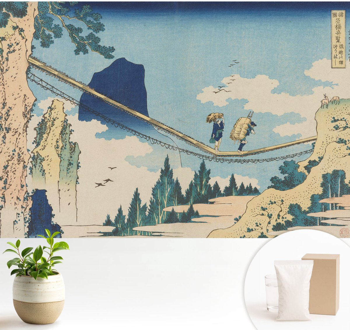 Wallfluent Fotobehang - Blauw Vliesbehang - 104x70 cm - Bergbrug Fotobehang Vlies - Woonkamer behang Landschappen - Muurschildering - Woonkamer behang