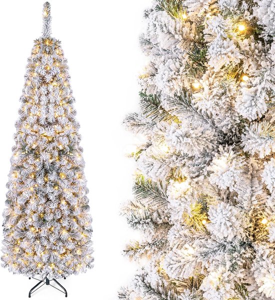 Volledige slanke besneeuwde kunstkerstboom en close-up van de takken met ledlampjes.