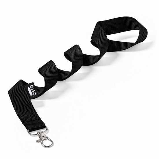 Zwart keycord van gerecycled materiaal met zilveren metalen haak en label met RPET-logo.