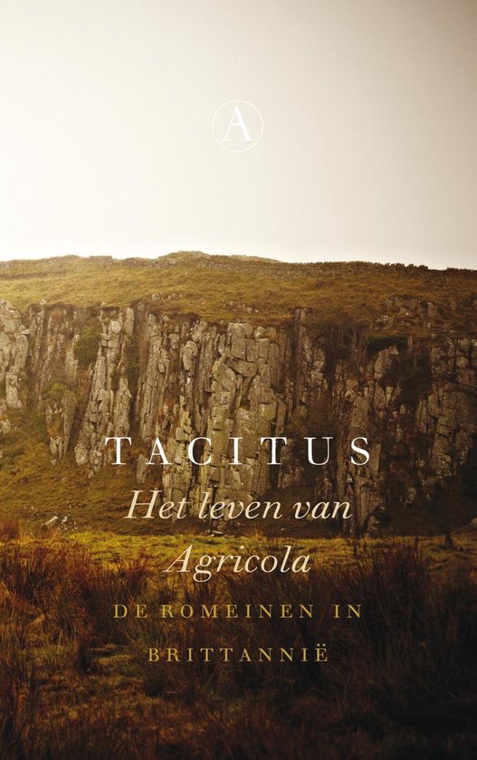 Boek "Tacitus: Het leven van Agricola". De Romeinen in Brittannië. Natuurlandschap met rotsen en heide.