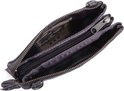 Open zwarte leren clutch met ritssluitingen en label