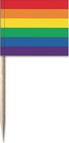 250x Cocktailprikkers regenboog vlag 8 cm vlaggetje decoratie - Wegwerp prikkertjes - Gay Pride thema