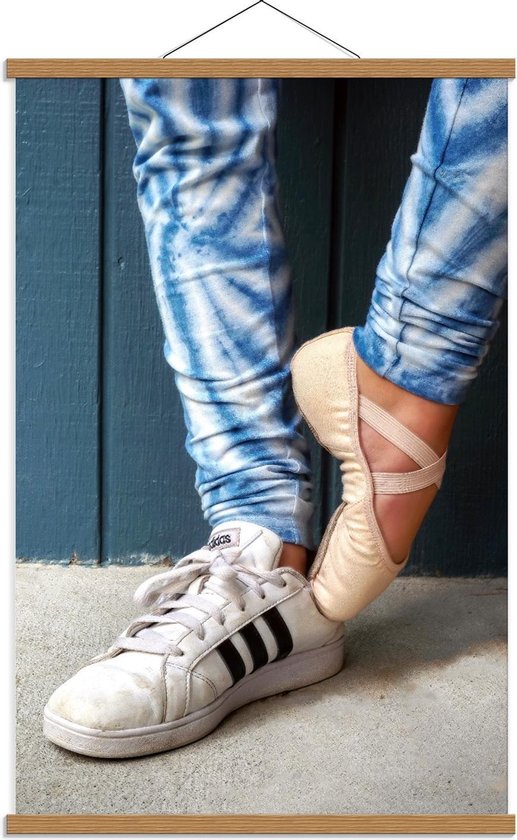 Schoolplaat – Ballet Schoen en Gympen met Blauwe Broek - 60x90cm Foto op  | bol.com