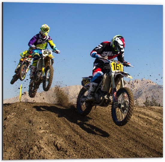 Dibond - Twee Motorcrosses op Heuvel - 50x50cm Foto op Aluminium (Met Ophangsysteem)