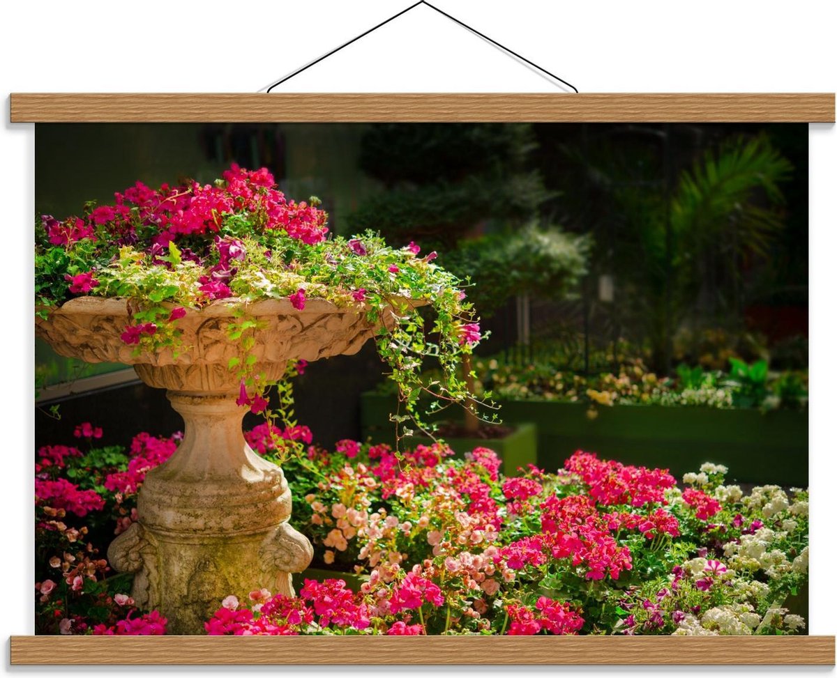 Schoolplaat – Roze Bloemenstruik met Fontein - 60x40cm Foto op Textielposter (Wanddecorati